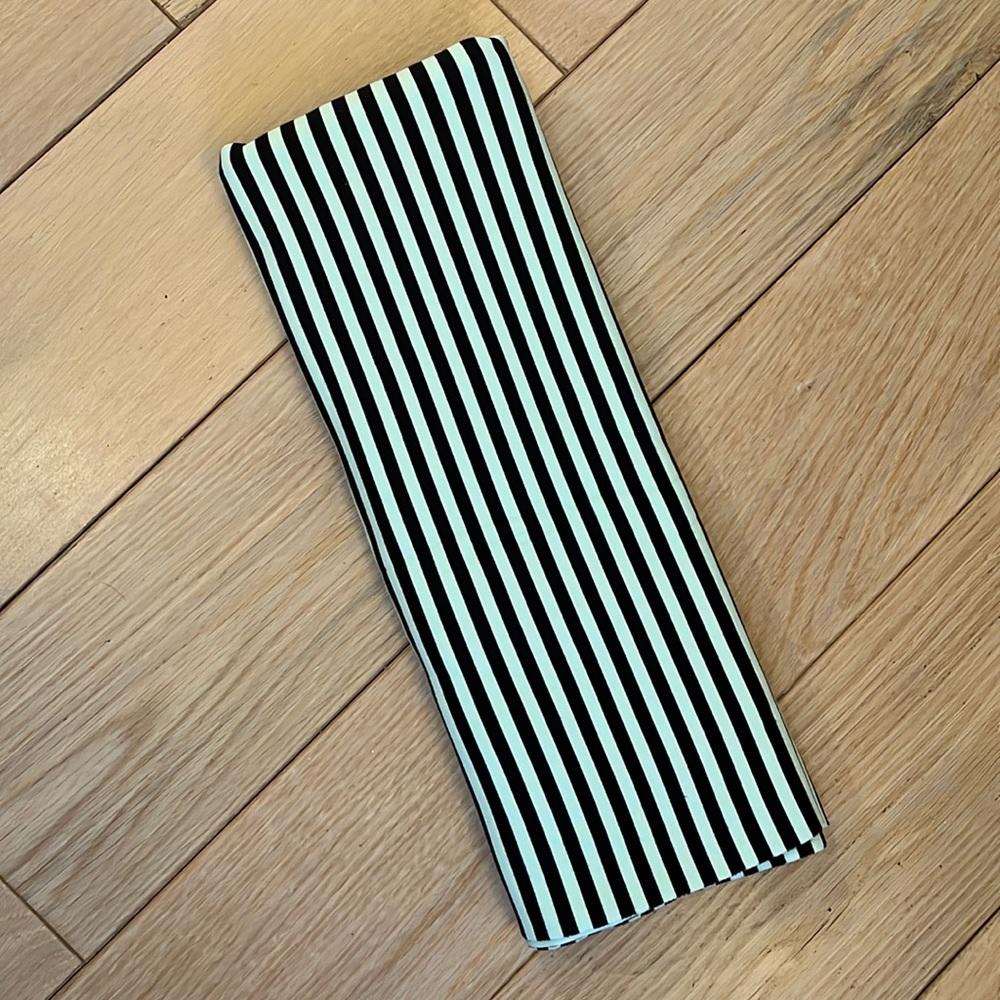 Lululemon Vinyasa Scarf mint green and black stripe